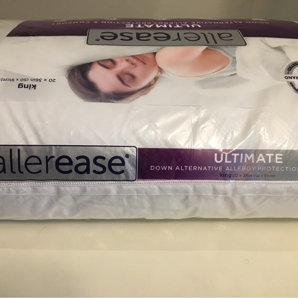 NWT Allerease Ultimate Allergy Protection and Comfort Down-Alternative Pillow. - Picture 6 of 7